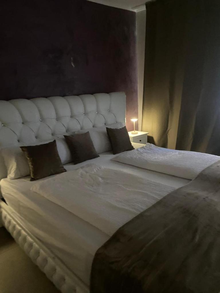 Sehr grosse 5 Zimmer Wohnung mit Garten und terasse 5