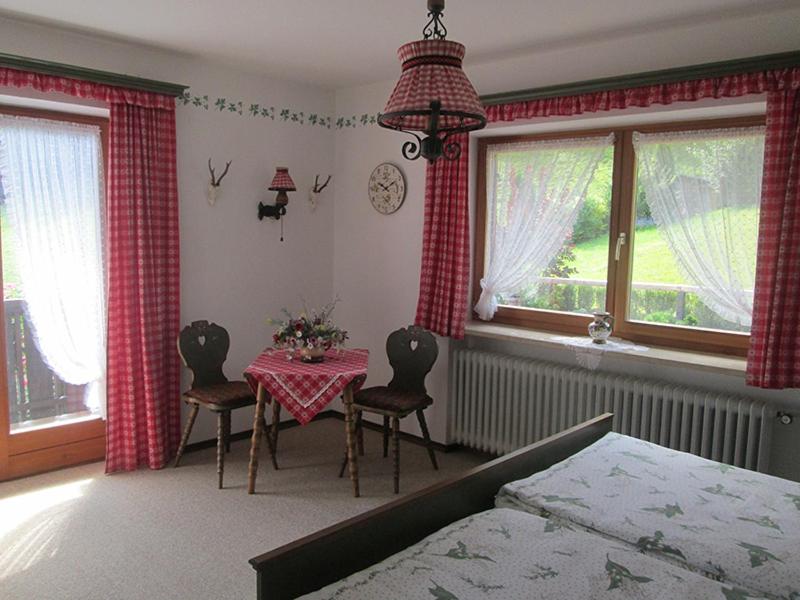 Haus Öfenbichl Ferienwohnungen 4
