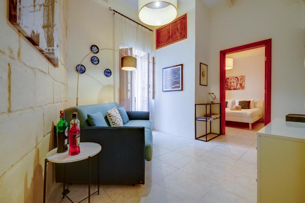 Traditional Maltese Townhouse with Roof Terrace 4