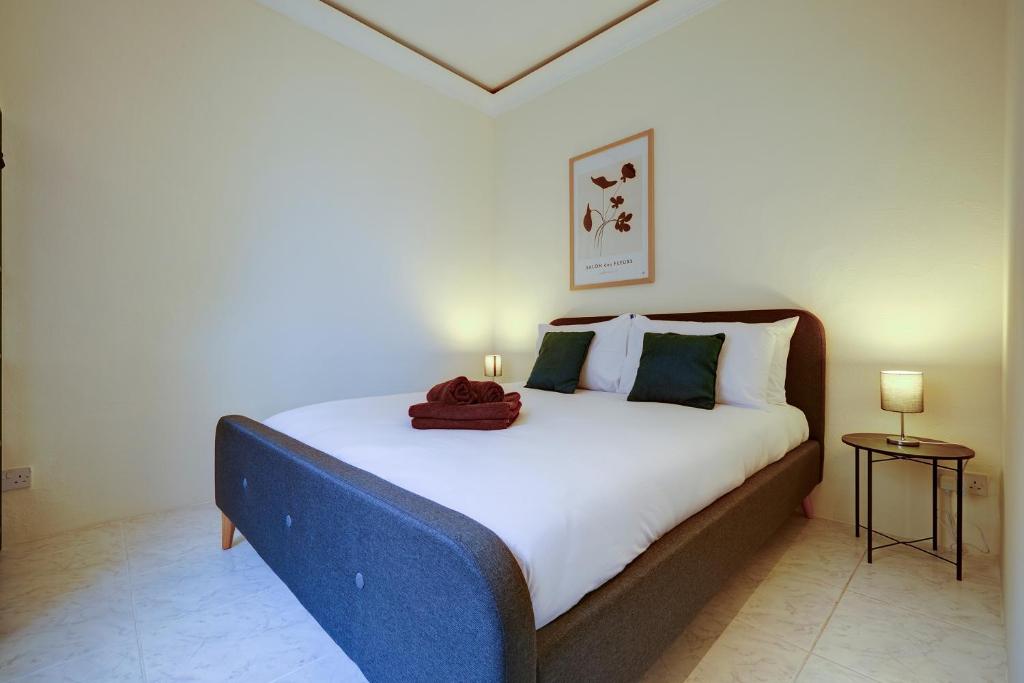 Traditional Maltese Townhouse with Roof Terrace 6