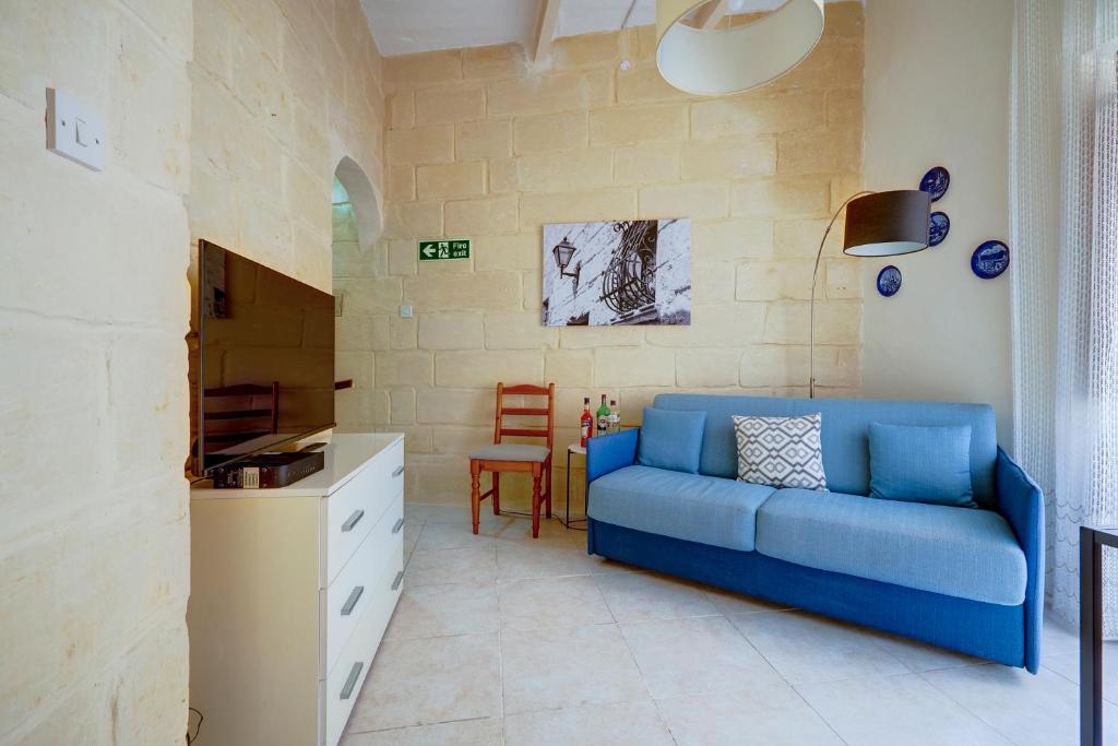 Traditional Maltese Townhouse with Roof Terrace 5