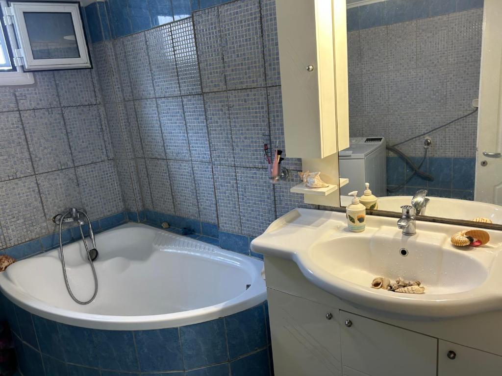 600 metres from the beach! 8