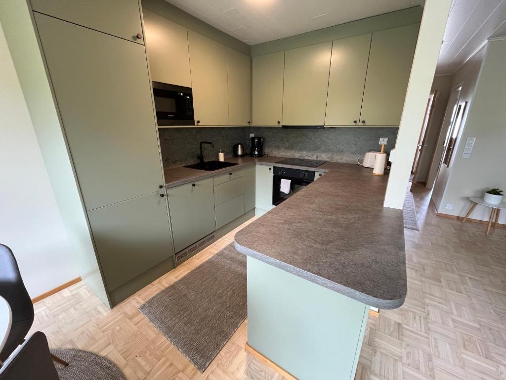 Gem of Vuosaari - private sauna, free parking and WiFi, walking distance from metro 4