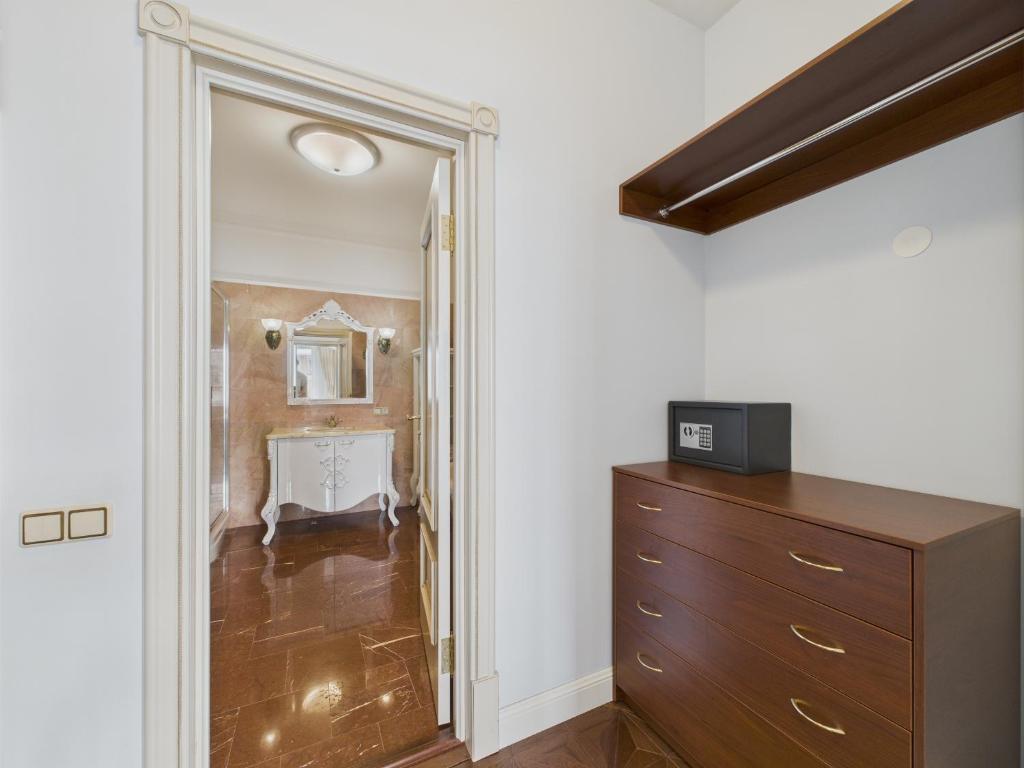 Old Town Traditional Apartments 6