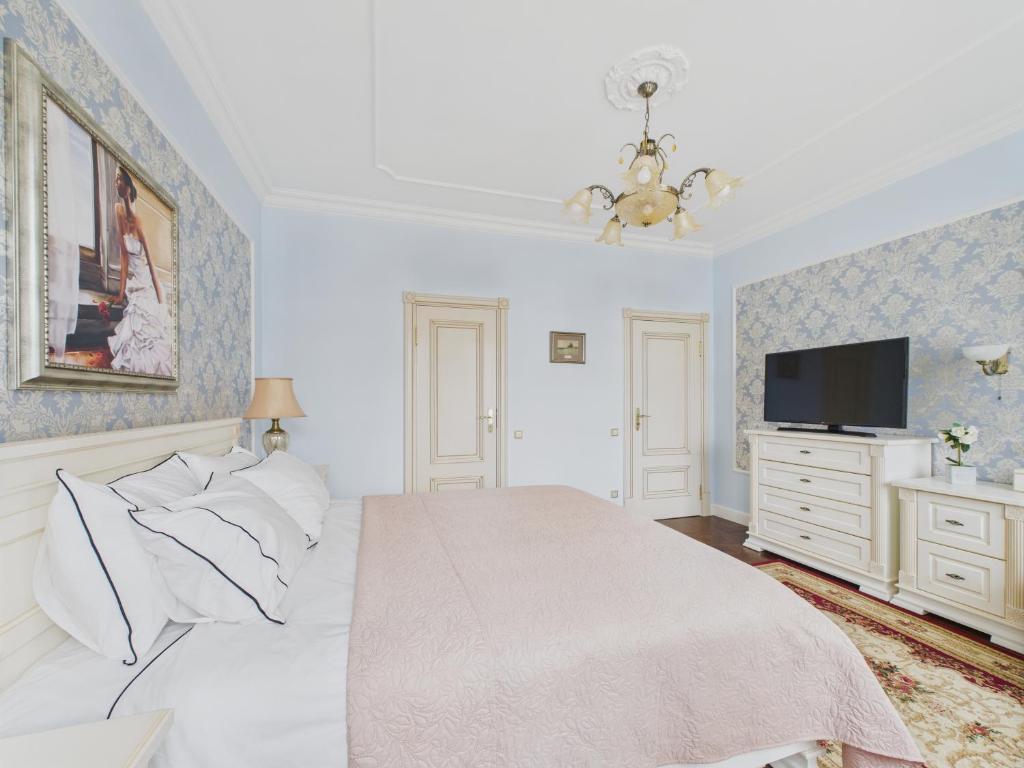Old Town Traditional Apartments 4