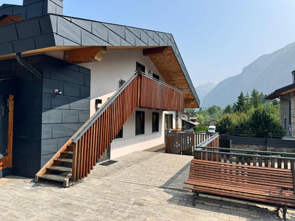 We are 4810 Chalet Les Crampons