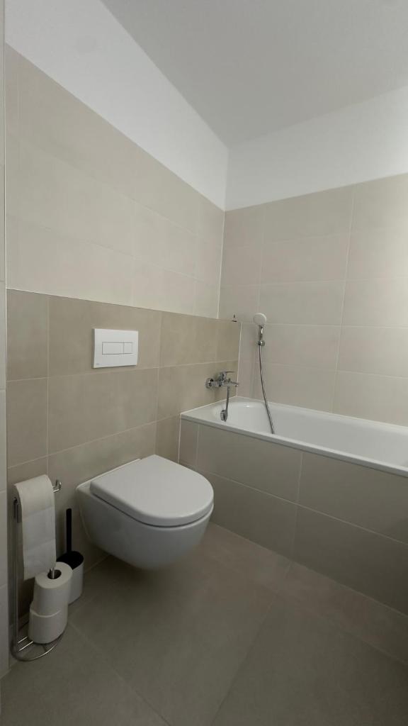 Magnolia Terrace Apart - FREE PARKING, Family & Sport Friendly Area 7