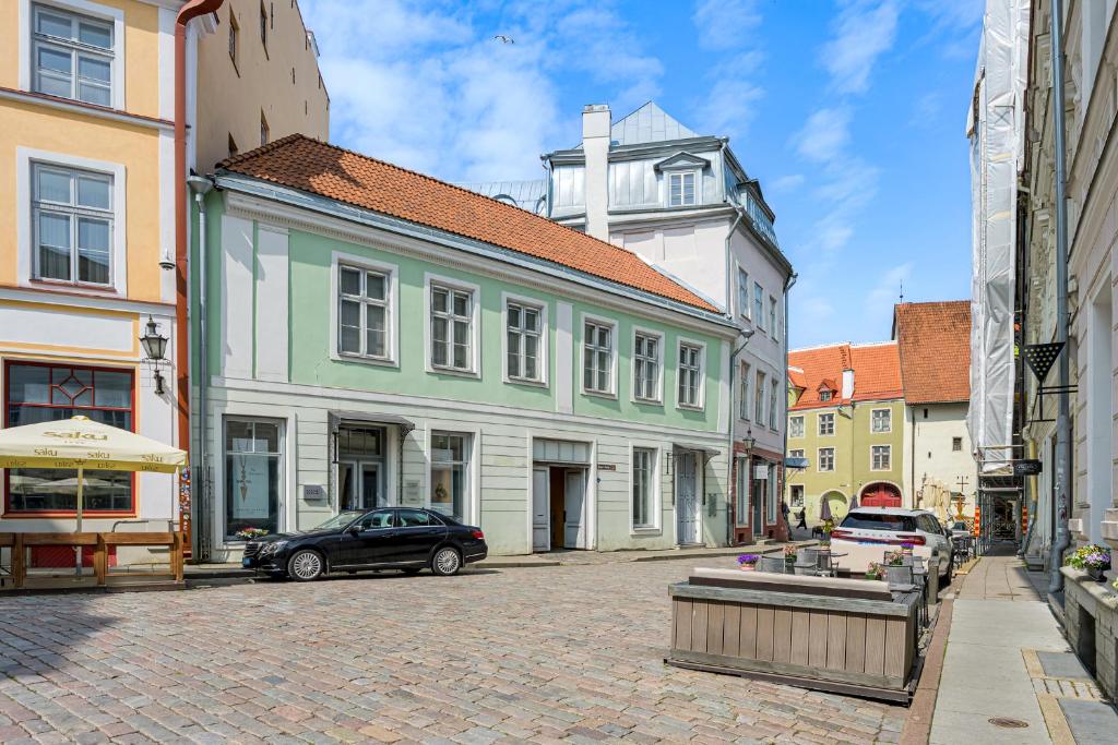 Tallinn Old Town silent garden House 6