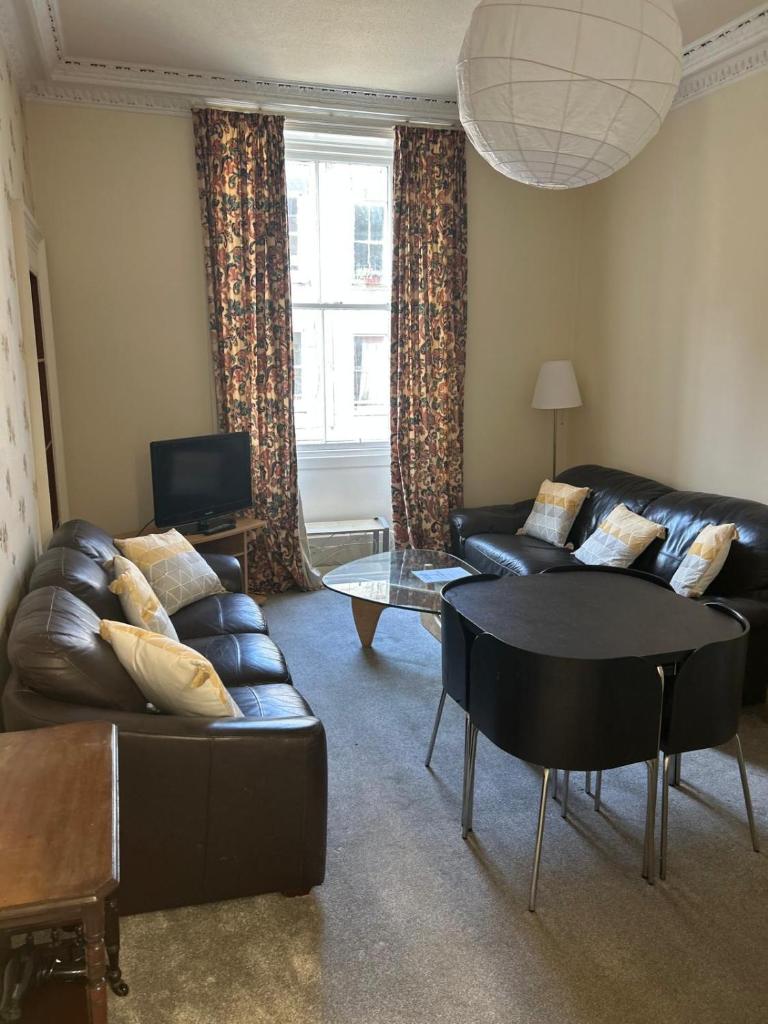 Central, Cafe society around the corner, Barony Street Apartment 1