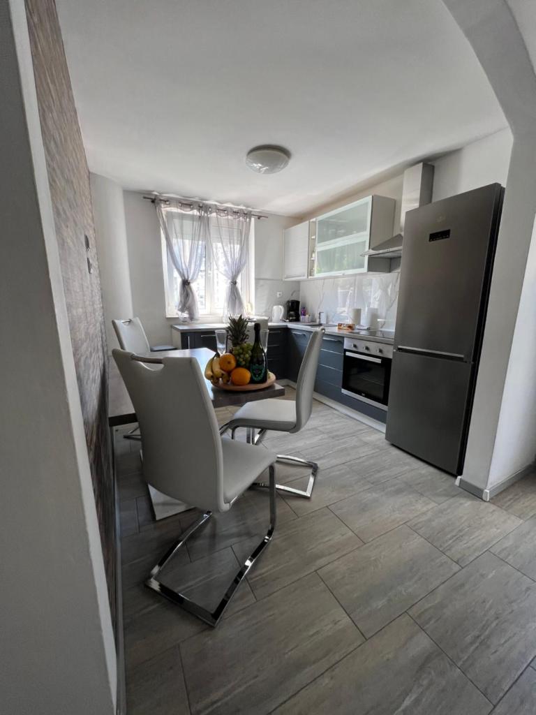 Apartment Matijas, 3 bedroom apt with terrace and PARKING 4