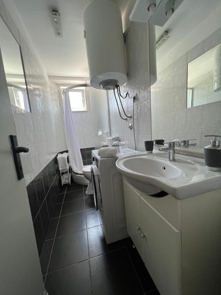 Apartment Matijas, 3 bedroom apt with terrace and PARKING 8