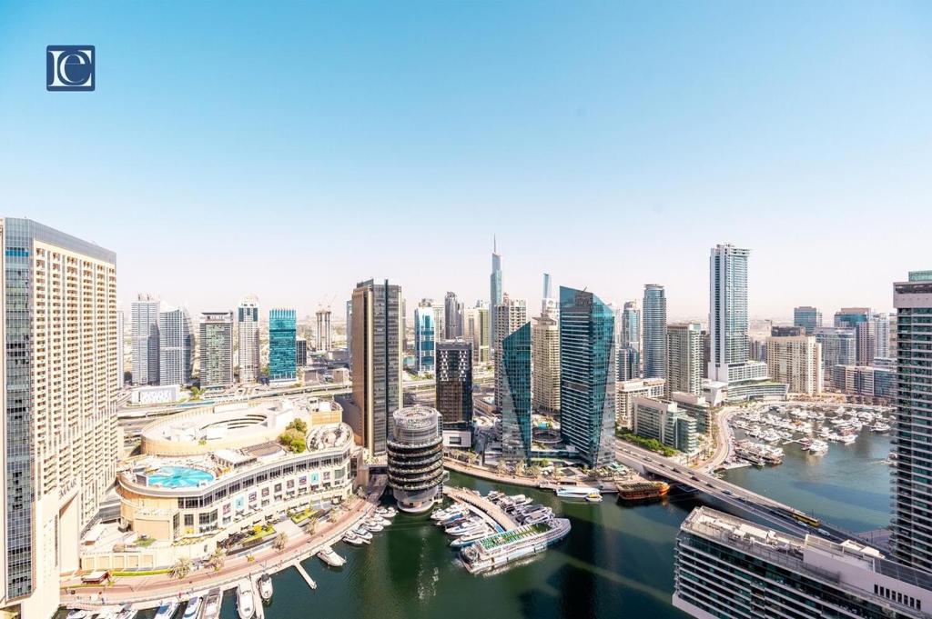 Luxury Escapes- Elegant Marina View Bay Central 3BR and Maids Room- single bed
