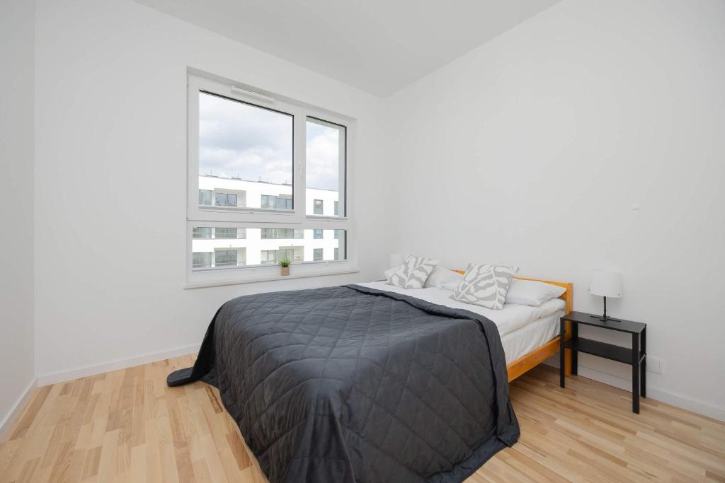 Air Conditioned Apartment in Warsaw with Parking, Balcony and Bathtub by Noclegi Renters 2