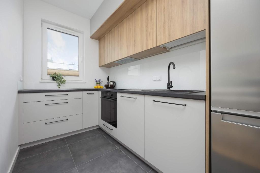 Air Conditioned Apartment in Warsaw with Parking, Balcony and Bathtub by Noclegi Renters 3