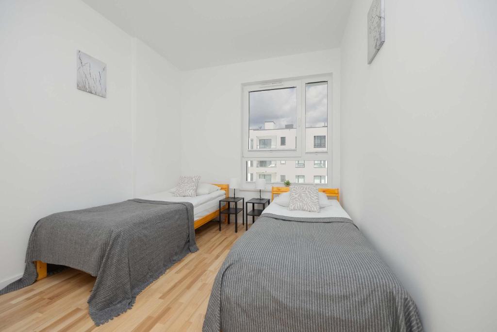 Air Conditioned Apartment in Warsaw with Parking, Balcony and Bathtub by Noclegi Renters 4