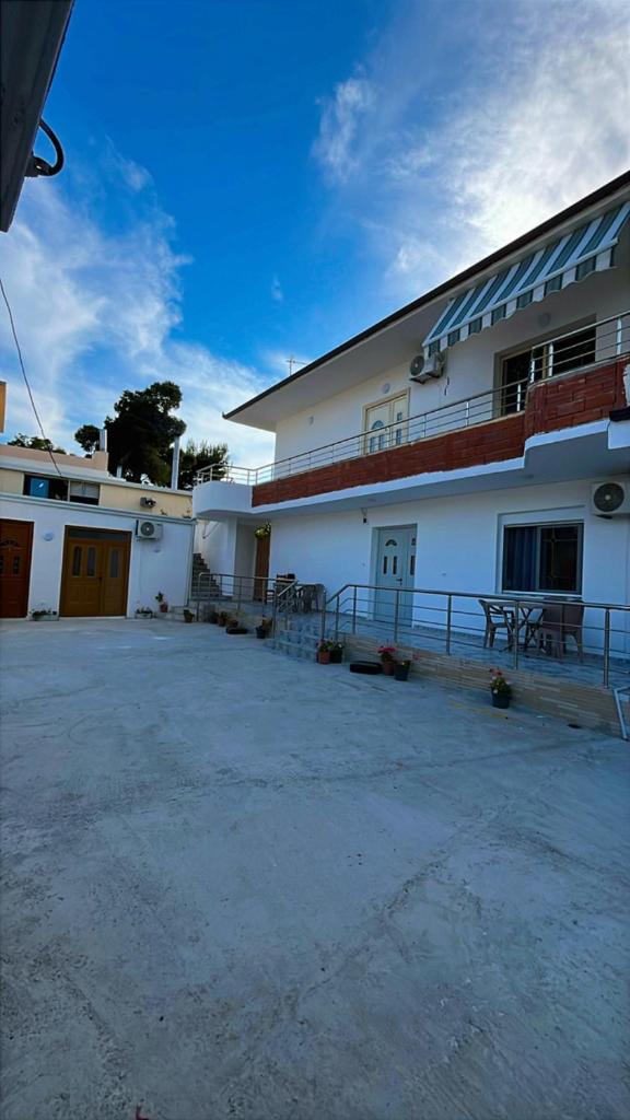 Vila Luani 1 2