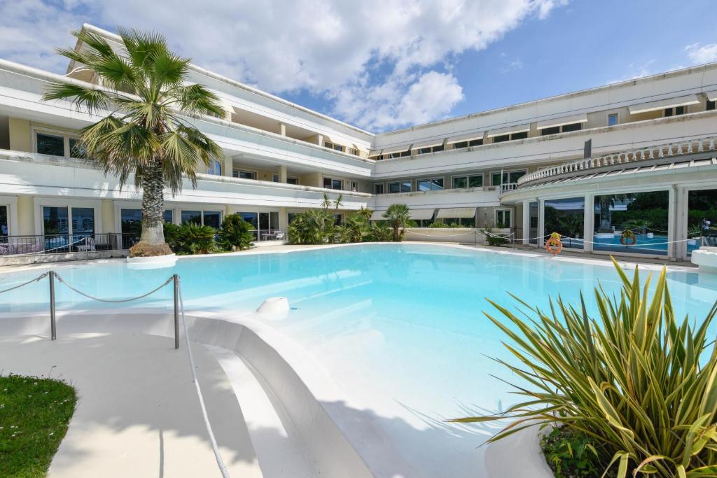 Lastmile apt with terrace&pool near lake&sirmione