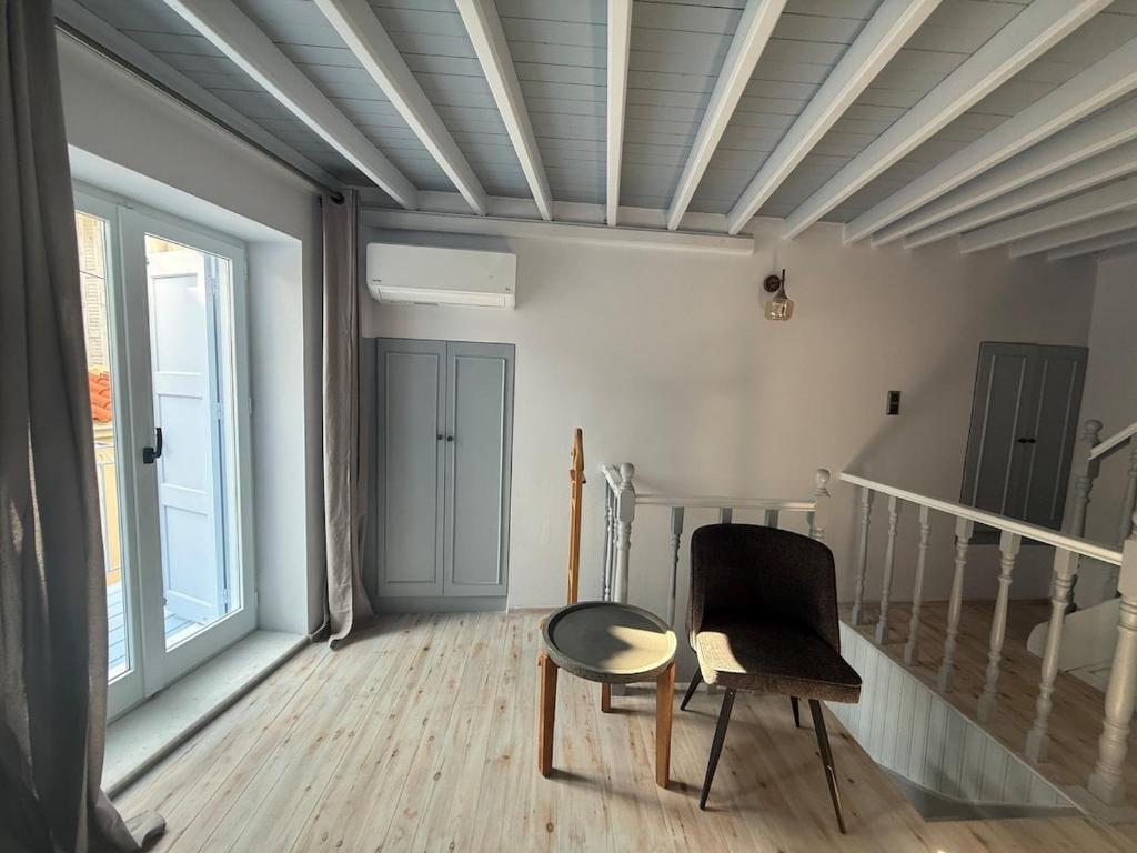 Gorgeous restored house at Platanos square 7
