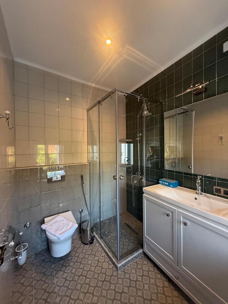 Gorgeous restored house at Platanos square 3