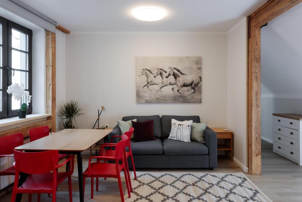 Colonel Suites & Apartments 8