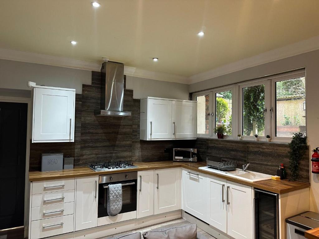 Stylish, Central Apartment in Clifton 3
