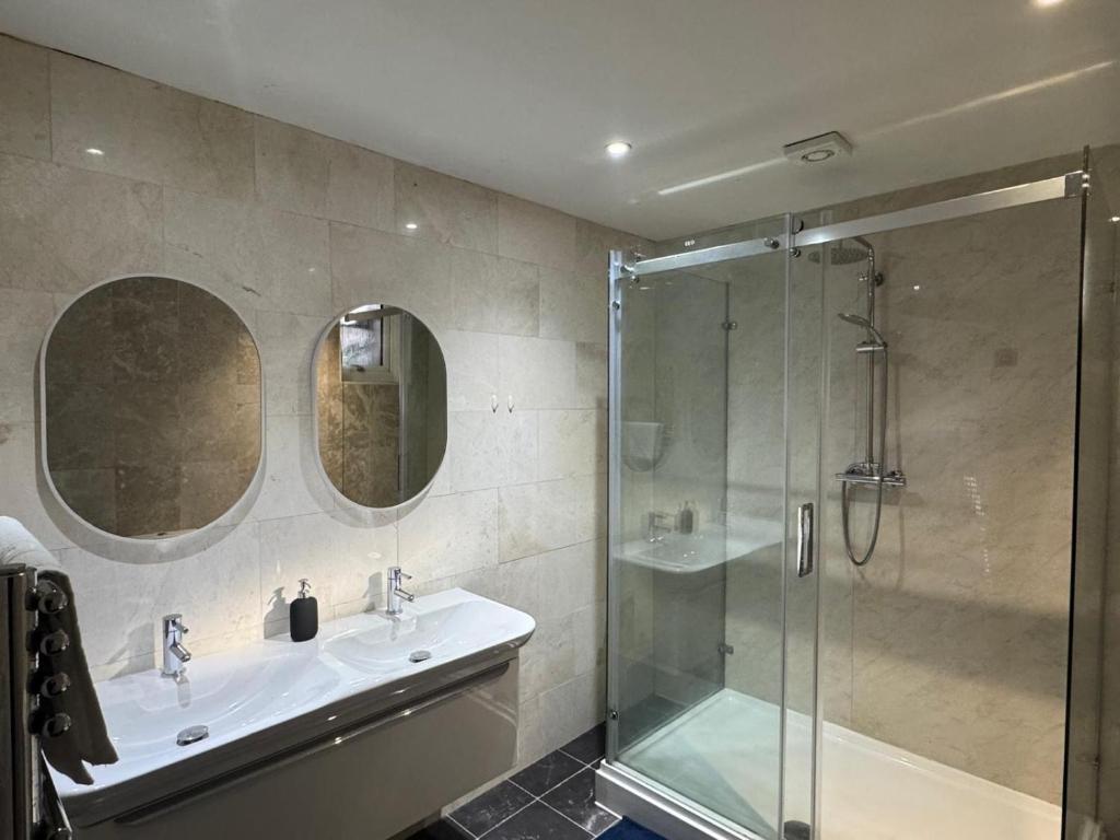 Stylish, Central Apartment in Clifton 8