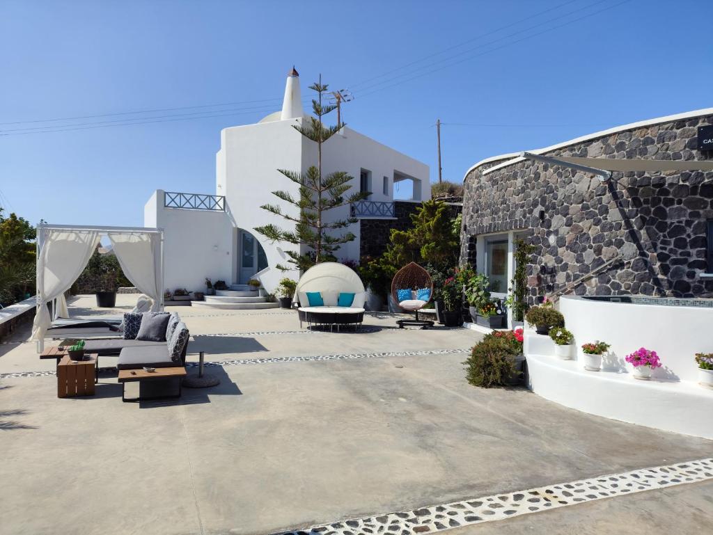 D' amigos Superior Cave House with outdoor hottub 6