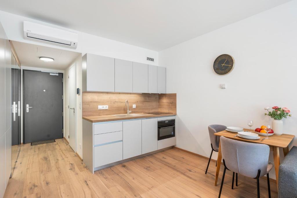 REAL Living by REFA Karlin 408 4