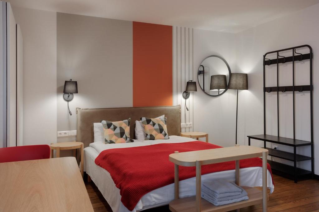 Colonel Suites & Apartments 8