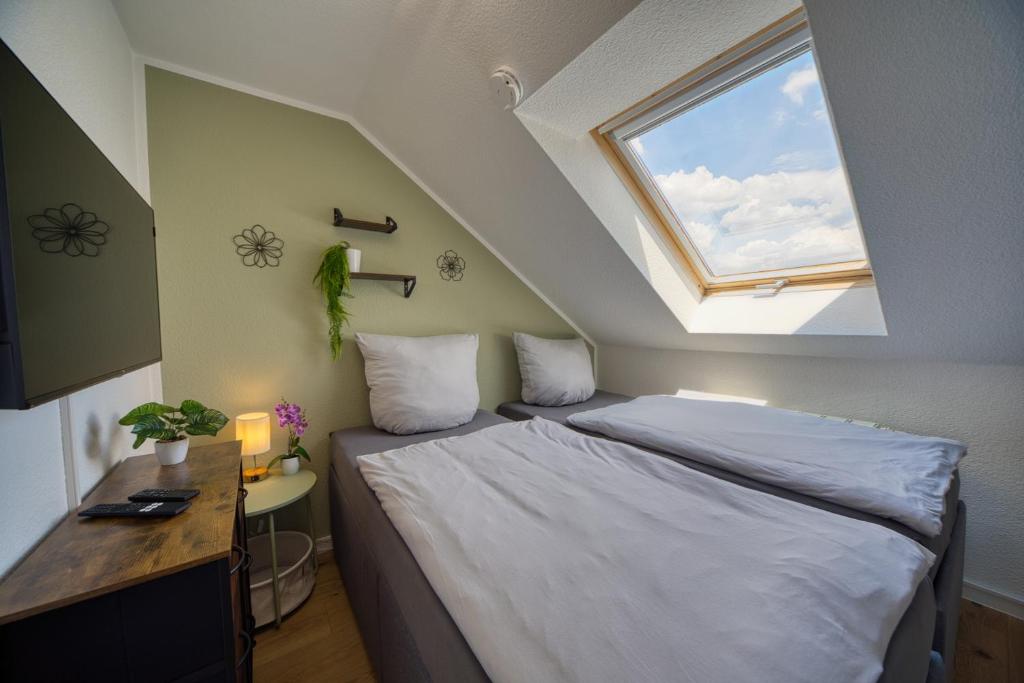 DresdenStay Modern 3 Schlafzimmer Kamin PS4 Kicker 2