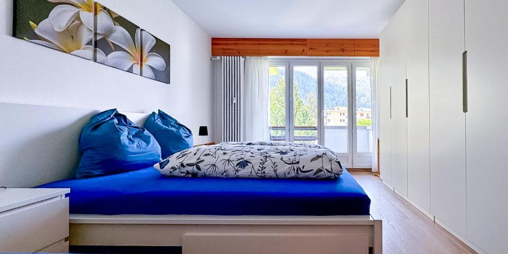 Zentrale Wohnung in St. Moritz mit großem Balkon