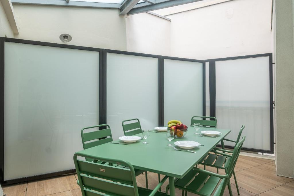 Montmartre Paris Suite 8