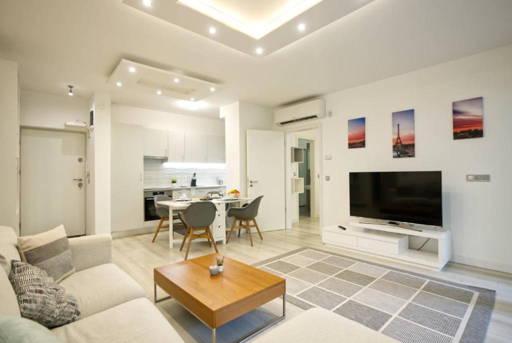 Elisabeth Downtown Apartments by FirstHost 4