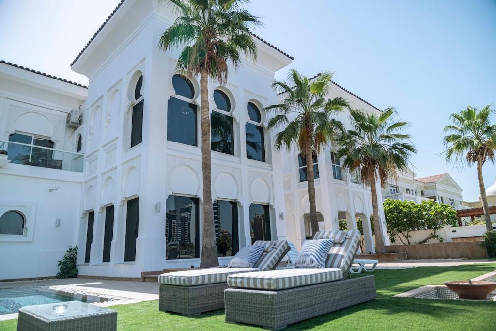 Luxury Palm Villa with direct private beach access