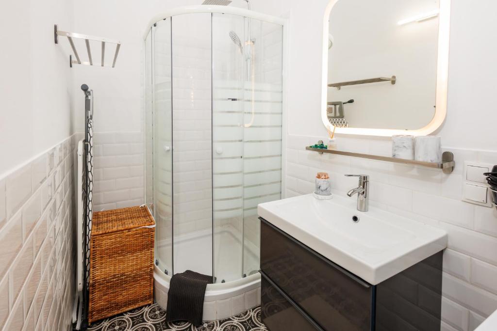 Roman style apartment near city centre 3