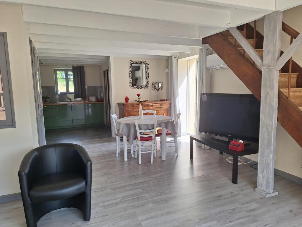 Cottage au calme avec parking privé 4