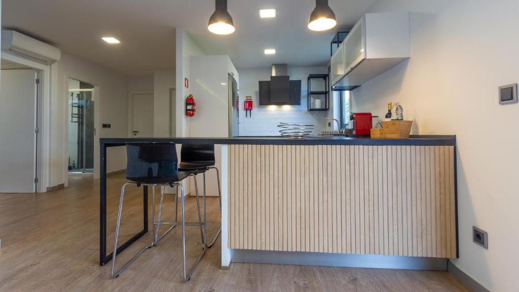 The Jolie - A Retreat in the City in an Entire House 8