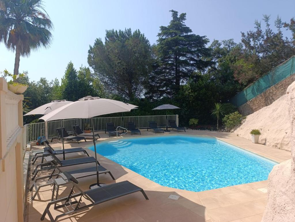 Résidence de luxe Sun Paradis, Studio terrasse, vue Mer Piscine 2