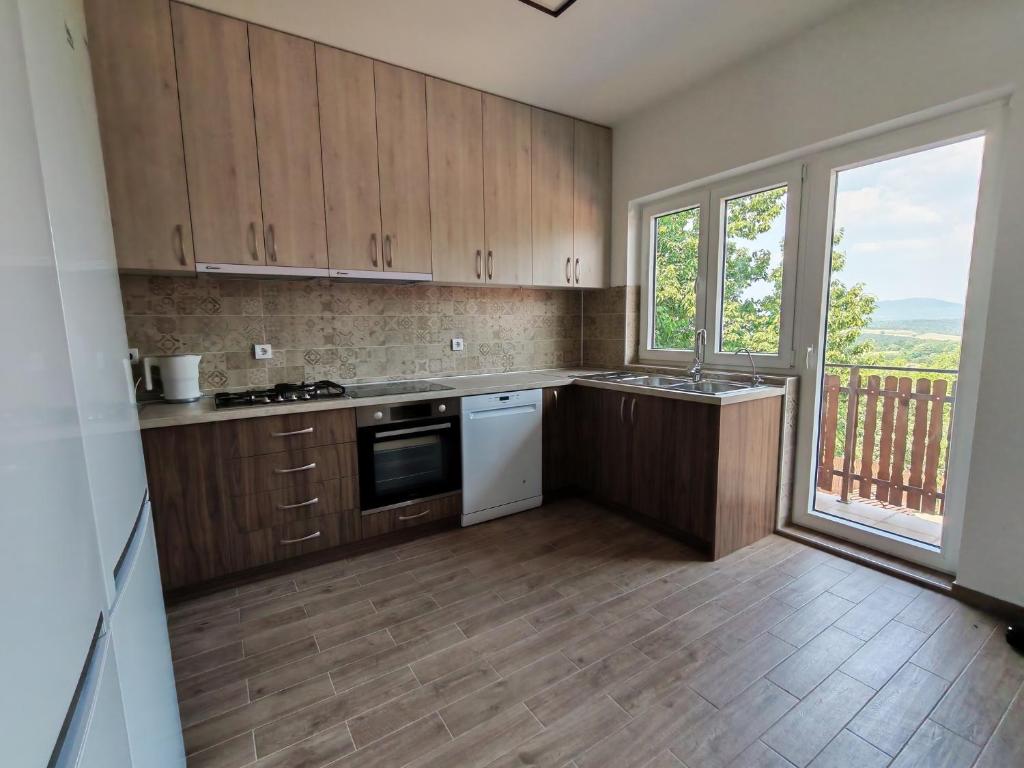 LipaHill Luxe 4