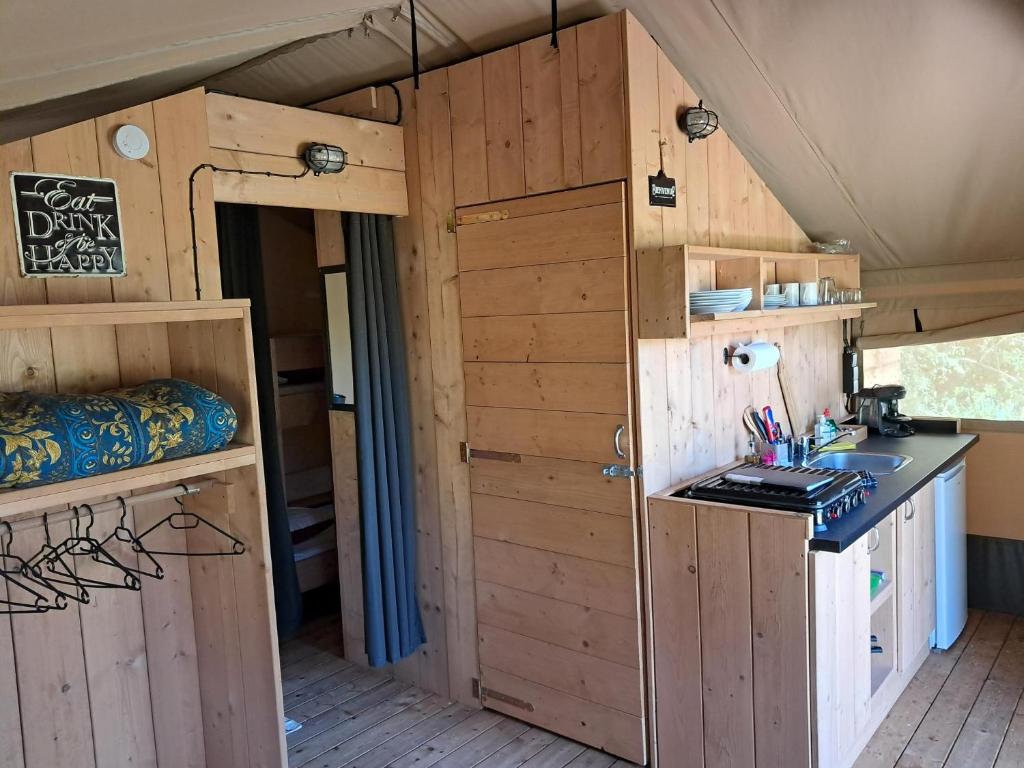 Photo de la galerie de l'établissement Luxury Safari Tents at Moulin Du Pommier Glamping & Camping, à Saulgond