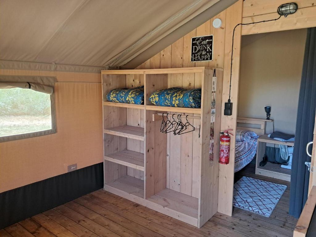Photo de la galerie de l'établissement Luxury Safari Tents at Moulin Du Pommier Glamping & Camping, à Saulgond