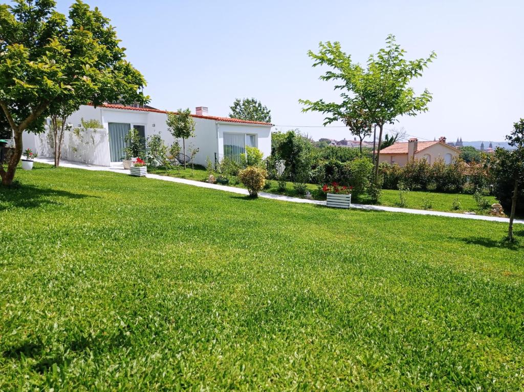 LAR JARDÍN - Casas independientes con parking privado 6