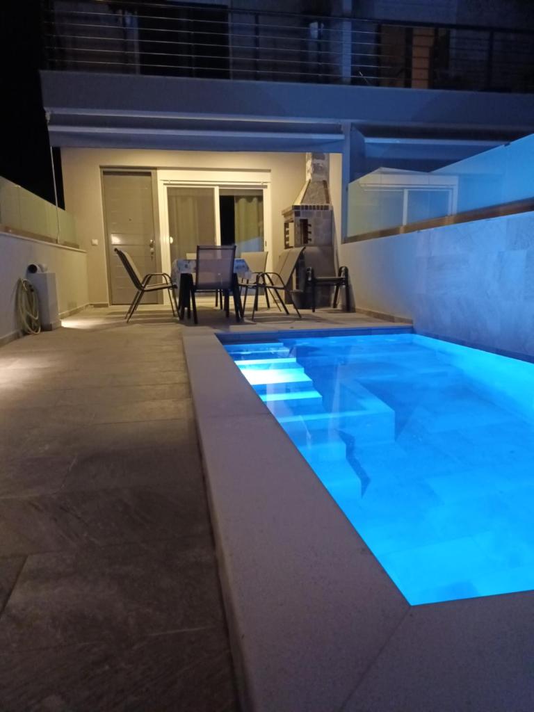 Twins house pool 1 4