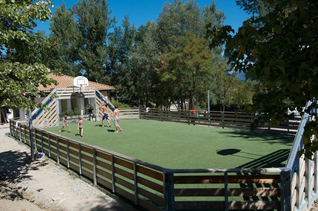 Photo de la galerie de l'établissement Camping le Couriou, à Recoubeau-Jansac