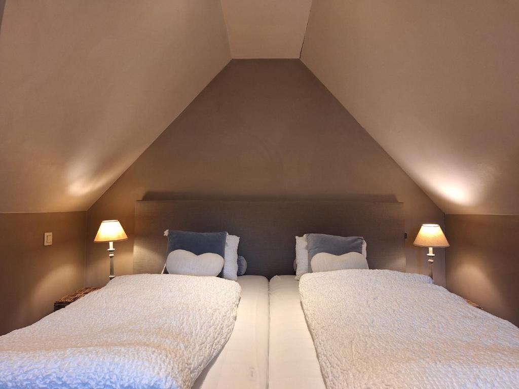 Casa-Cosi, tourist & business suites & flats with reserved parking and private terraces in shared garden with seasonal pool included, private sauna available 8