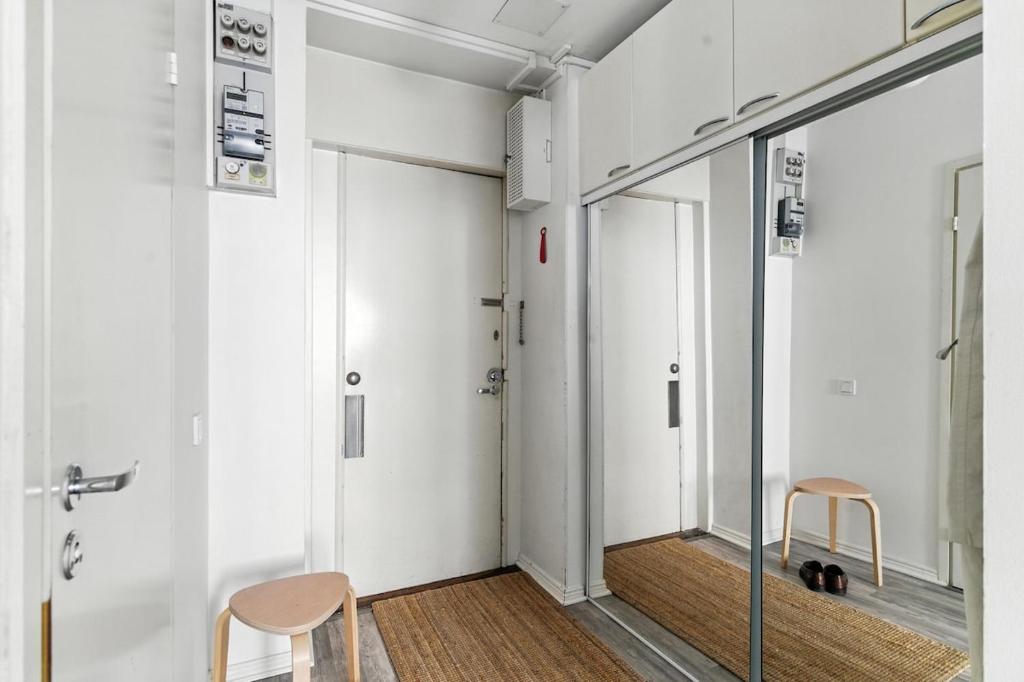 Mid Century Jugend Walkable Area Tram Bus 200m 3