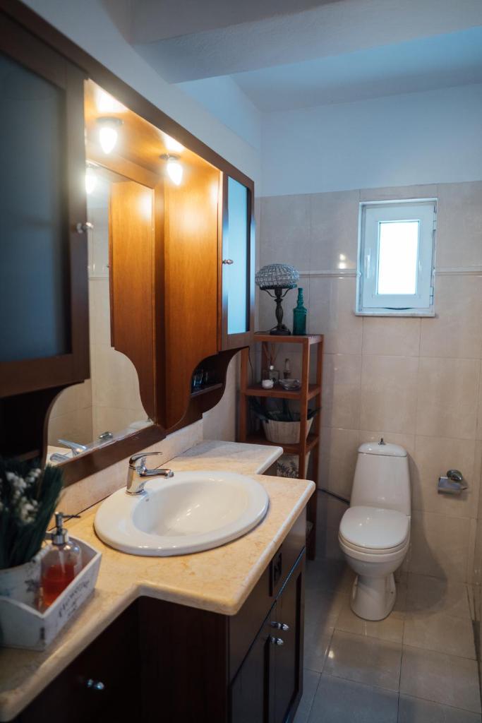 Elegant 3BR Seaside Home with Great View 8