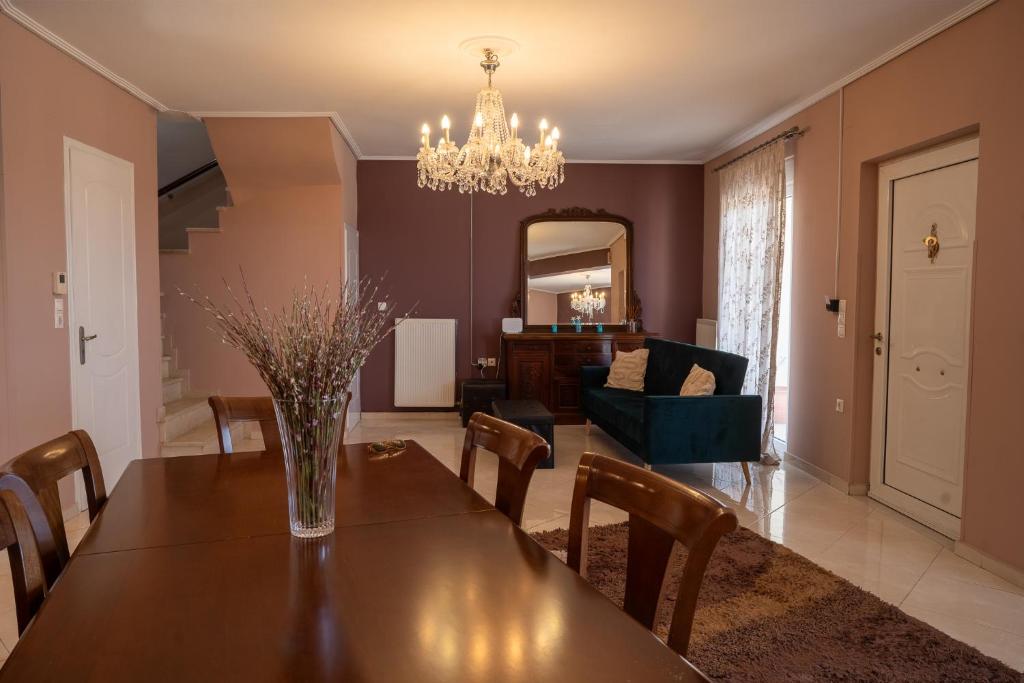 Elegant 3BR Seaside Home with Great View 4