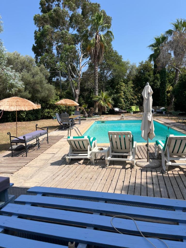 LE BONHEUR AVEC PISCINE ET JARDIN