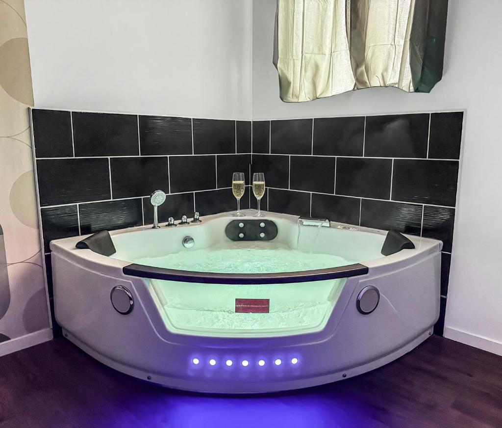 Jacuzzi privé, terrasse, Roubaix 7